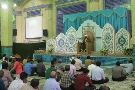 بمناسبت هفته حج دعای کمیل در امامزاده سید جعفر (ع) یزد برگزار گردید
