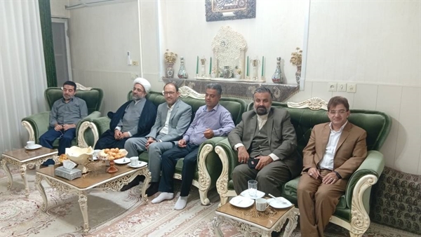 دیدار مدیر حج و زیارت و جمعی از مسئولان و همکاران با همکار بازنشسته، آقای حسینی‌پور